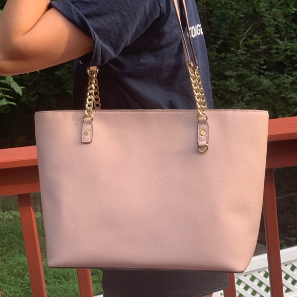 Michael Kors Handbags - NWT MICHAEL KORS JET SET CHAIN TOTE